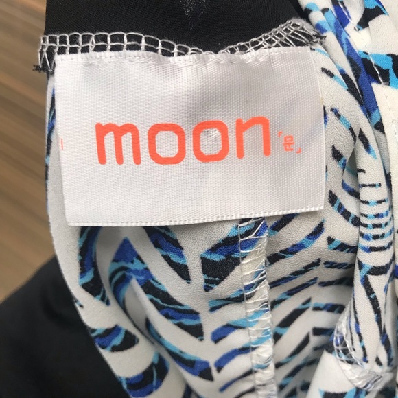 Blue and White Patterned Moon Top - Picture 3 of 3